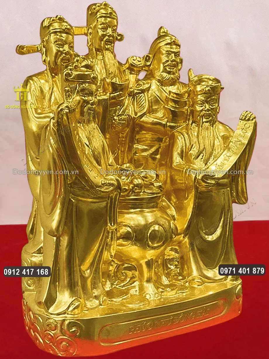 H&igrave;nh ảnh nh&igrave;n nghi&ecirc;ng của bức tượng